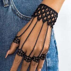OPEN 5 FINGER RING WITH LACE BRACELET